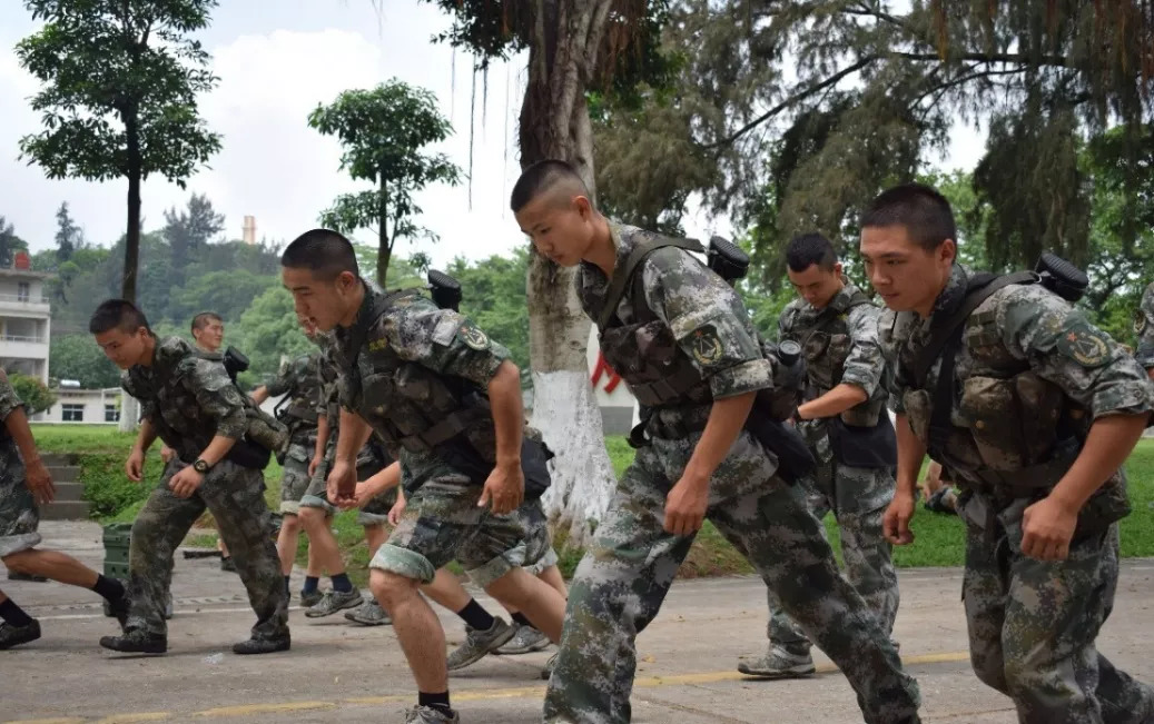 侦察兵的日常，了解下|侦察兵|武装|弹药箱_新浪军事_新浪网