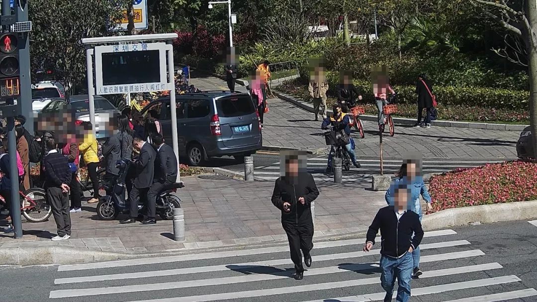 地点:新洲莲花路口东侧违法时间:2018年3月11日身份证号:412829***614