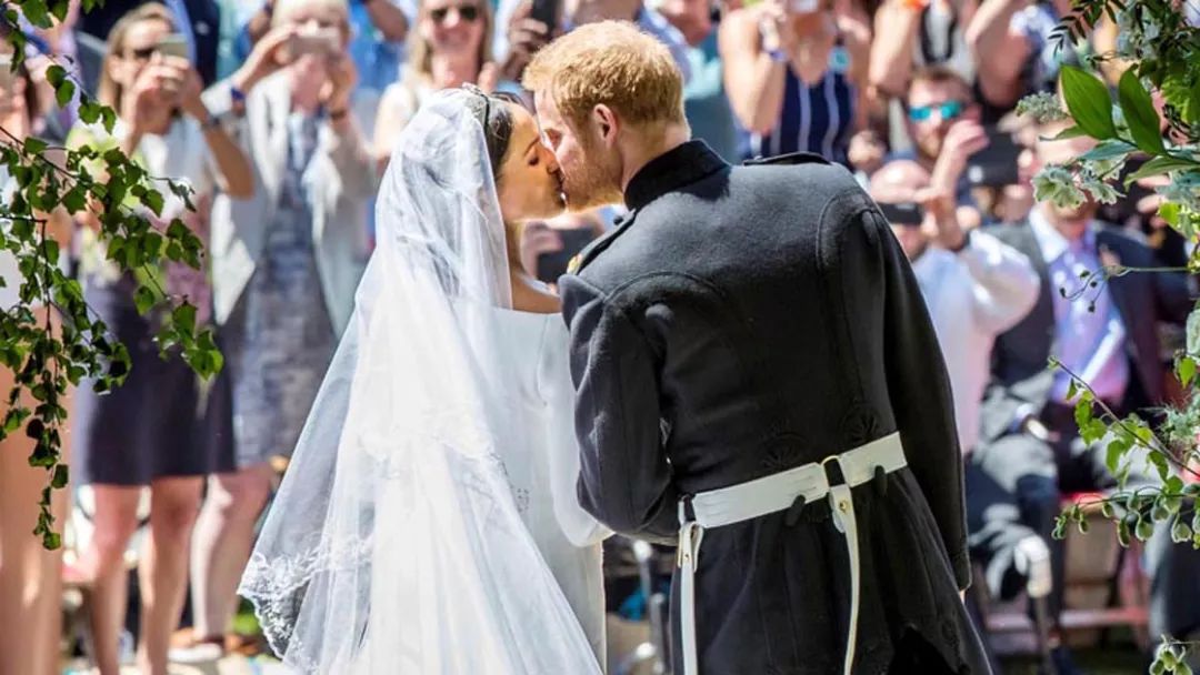 解密英国哈里王子3亿大婚都喝了什么酒