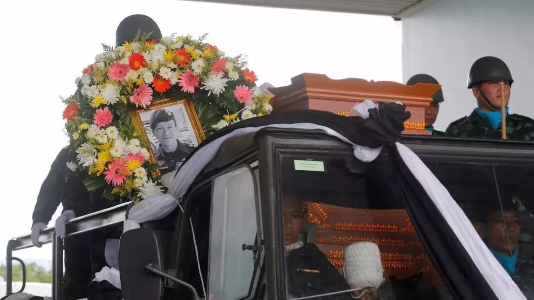 泰国少年足球队被困地下洞穴,为什么救援那么