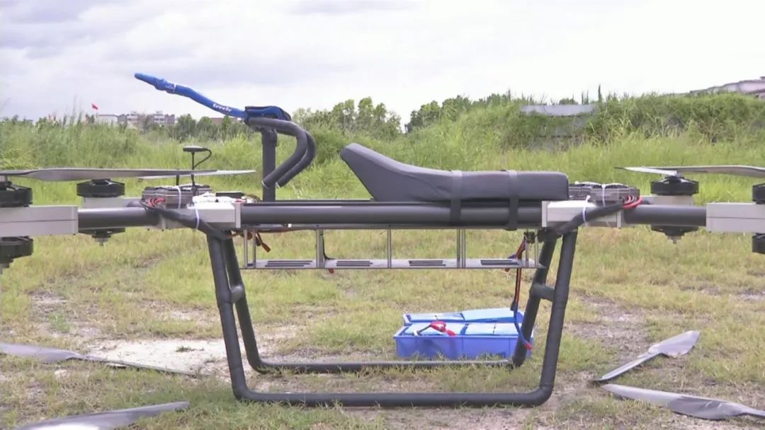 东莞男子自制国内首架"载人飞行摩托" 试飞了1560次|试飞|摩托|飞行器