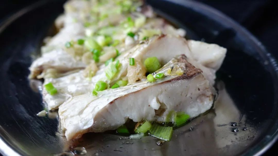 鱼腩是整条鱼的精华部分,嫩滑无比,由于生长环境的水质非常好,因此鱼