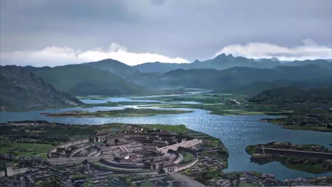 站在这烟雾缭绕的悬崖边,眺望群山,那就是君临天下的感觉!