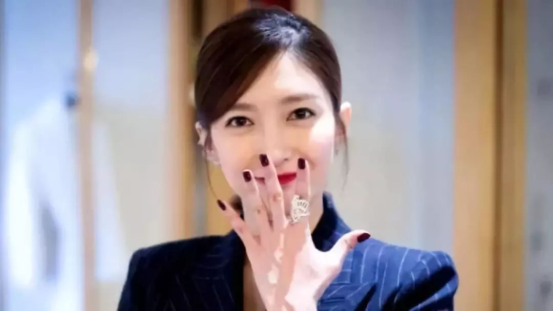 当红女明星们居然都在做这玩意儿?|指甲|美甲|戚薇_新浪新闻