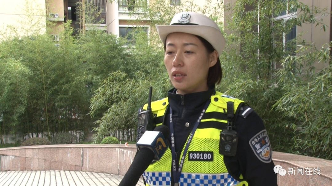 桂林市公安局交警支队秀峰大队李向群岗亭中队民警   陈如娅我们对李