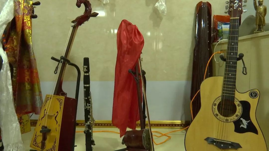 今晚21:30 《纪录30分》让我们聆听《和平与他的牛角琴》的故事