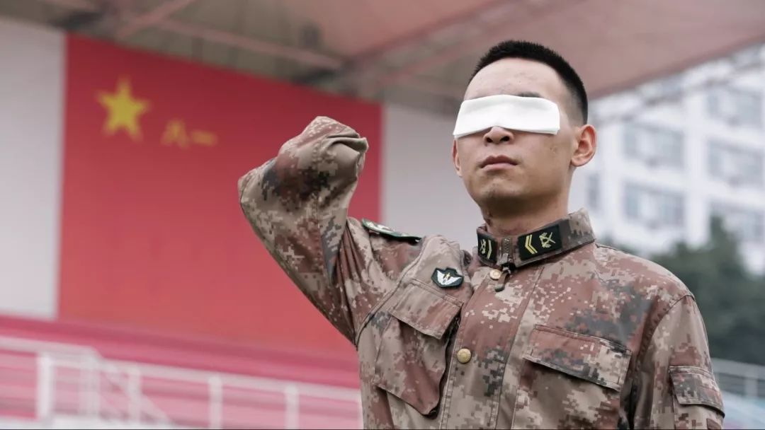 杜富国演唱:当个英雄!|云南|扫雷|杜富国_新浪军事_新浪网
