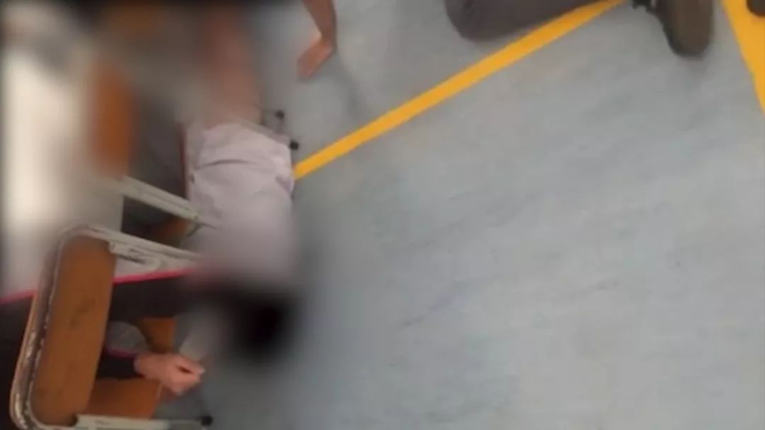 包含裤子脱了屁股撅高挨打疼的词条