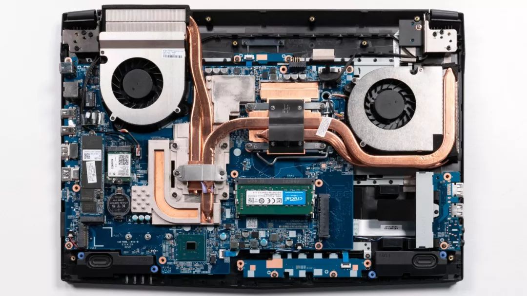 【猪王的良心结语】上图是神舟zx8-cr5s1的拆机实拍图,4热管双风扇的