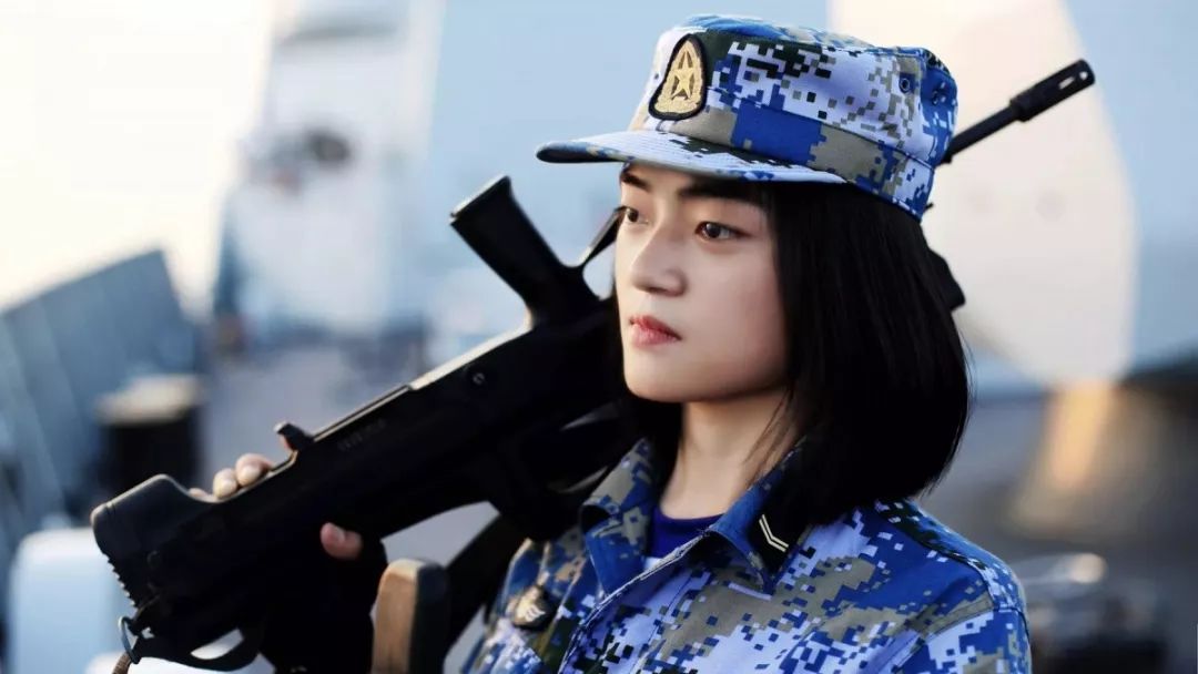 当兵的姑娘,就是这么酷!