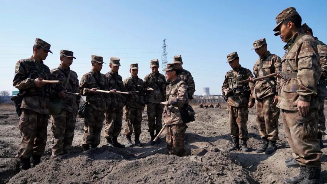聚焦 | 工兵锹变身军营利刃,兵哥教你独家掩体构筑术……|掩体|工兵锹|军营_新浪新闻