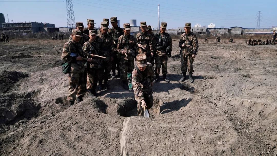 聚焦 | 工兵锹变身军营利刃,兵哥教你独家掩体构筑术……|掩体|工兵锹|军营_新浪新闻