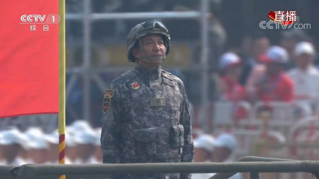 3上将领衔 五大战区主官护卫战旗(图) 朱生岭上将