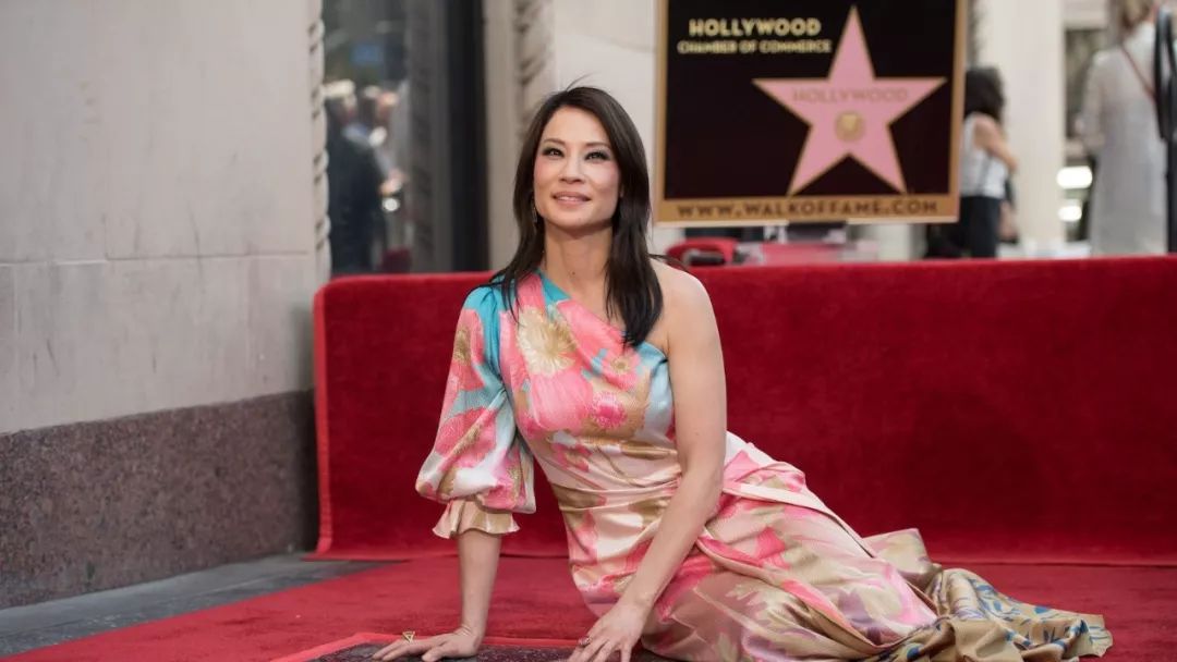 刘玉玲与邓文迪两个射手座女人的不同命运