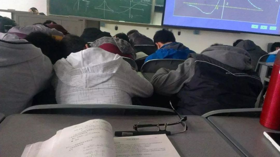 40名大学生旷课太多被退学,大学这样做也是对自身教育质量负责 |明教