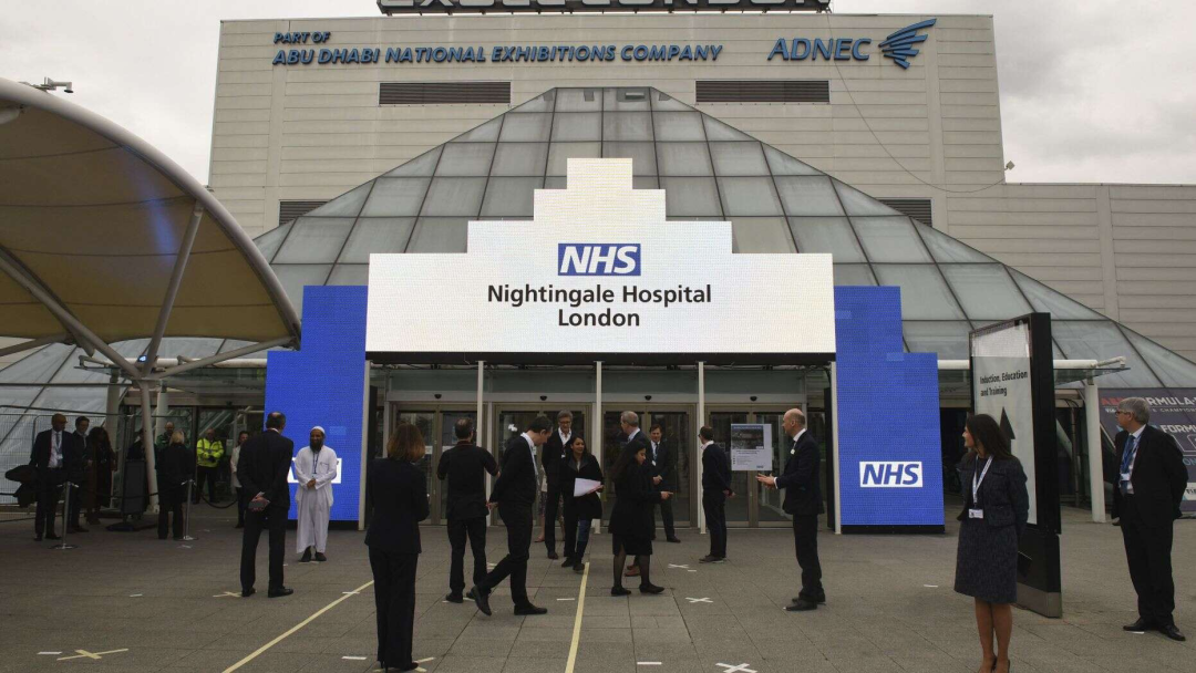 英国首相确诊入院,女王发表电视讲话