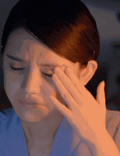 当眼睛出现干涩,肿痛,敏感,易流泪等症状时,说明已经超出眼睛极限了.