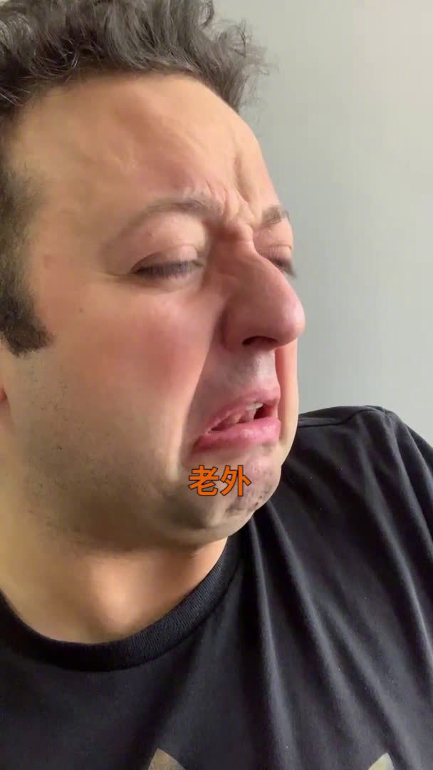 经典搞笑视频,外国人都被吓尿了,是真的尿了