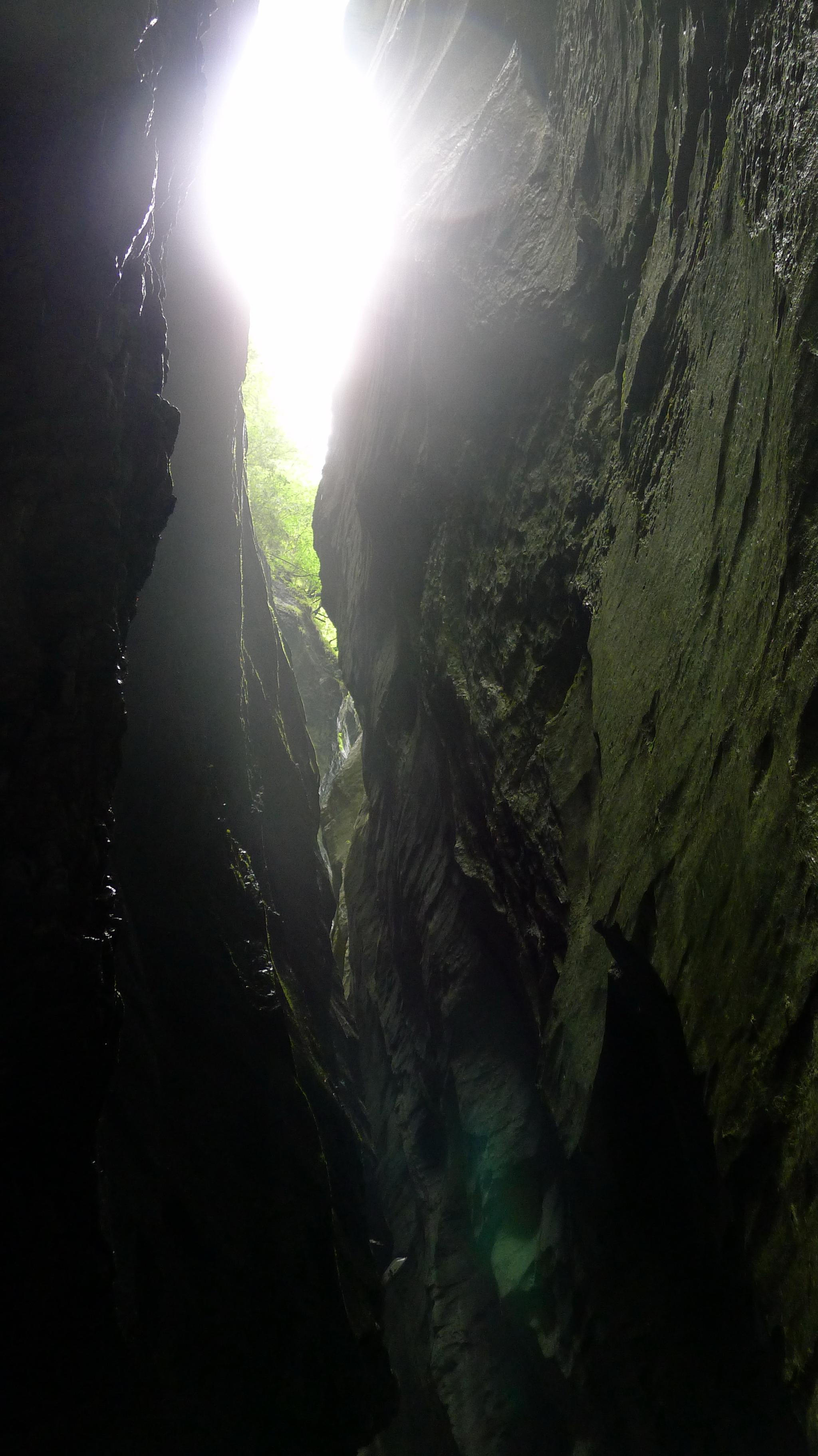 跟老周游瑞士24|穿越峡谷去因特拉肯-少女峰下的仙境