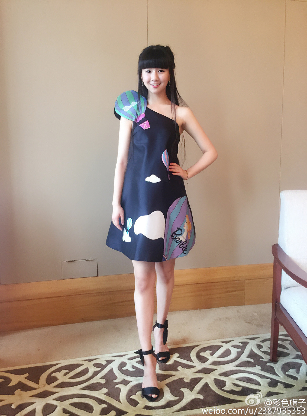 天啊这是小彩旗吗?发福胖到没下巴杨丽萍竟然不管!