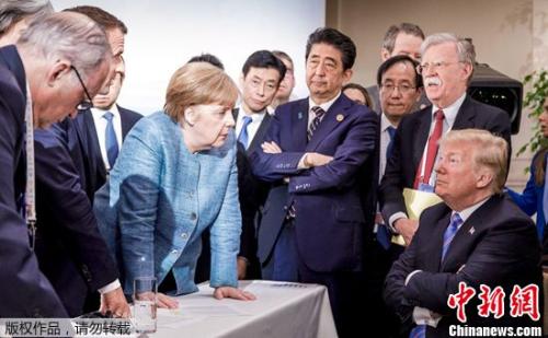 德国总理默克尔发布了G7峰会照片，照片显示特朗普被&ldquo;围攻&rdquo;，引发网友热评。