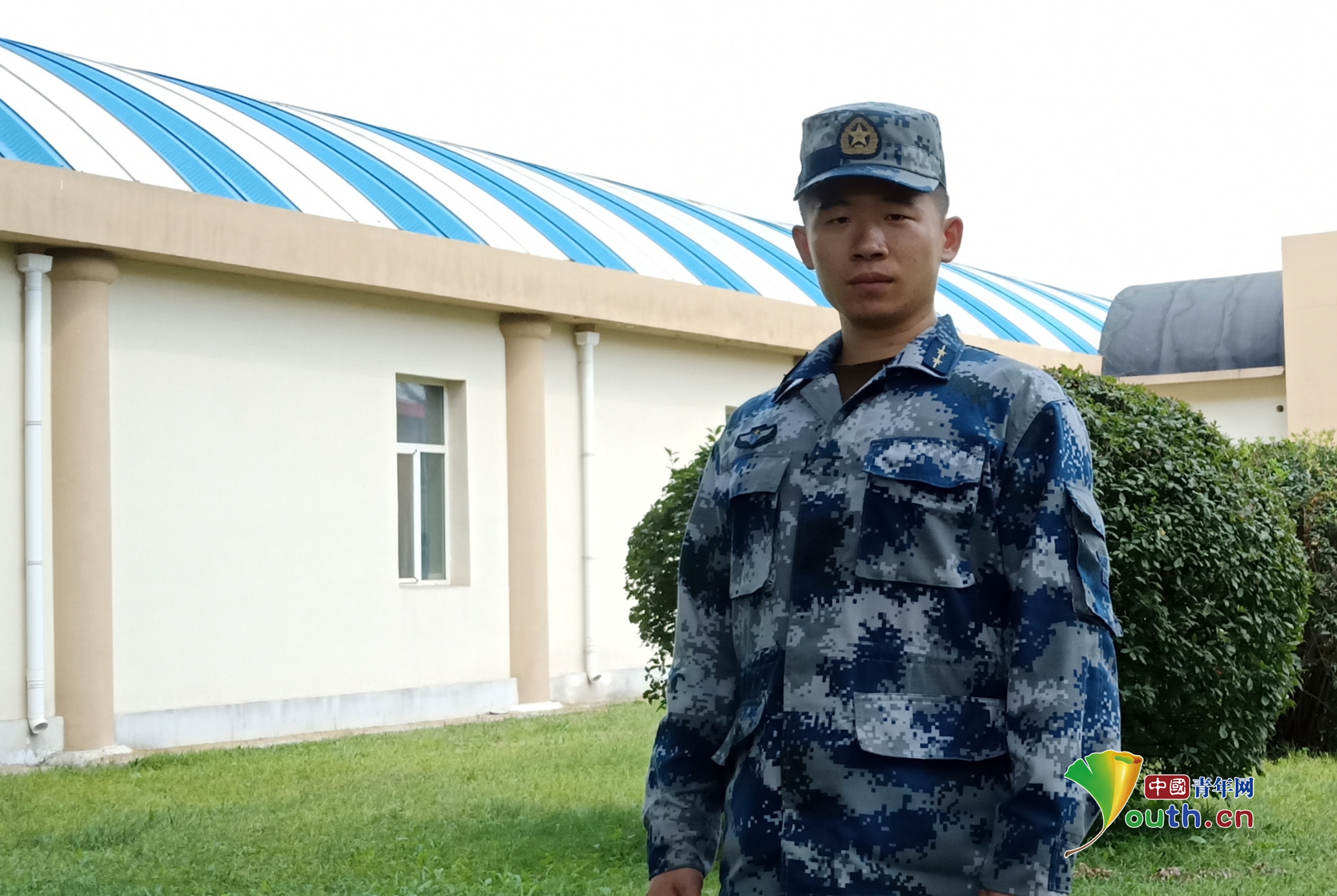 文能提笔安天下武能上马定乾坤 军营文化干事本领真