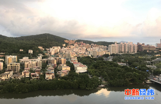 三亚市内的一片住宅区域 中新经纬 薛宇飞 摄