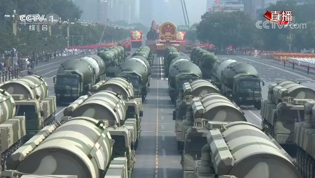 外媒 中国阅兵 东风-41亮相阅兵现场 视频截图