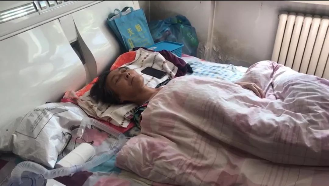 哈尔滨老太太受邀参加免费旅游到香炉山摔骨折后没人管了此前签了份