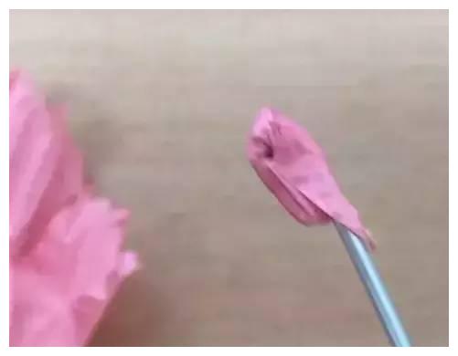 教你手工制作纸藤康乃馨方法图解