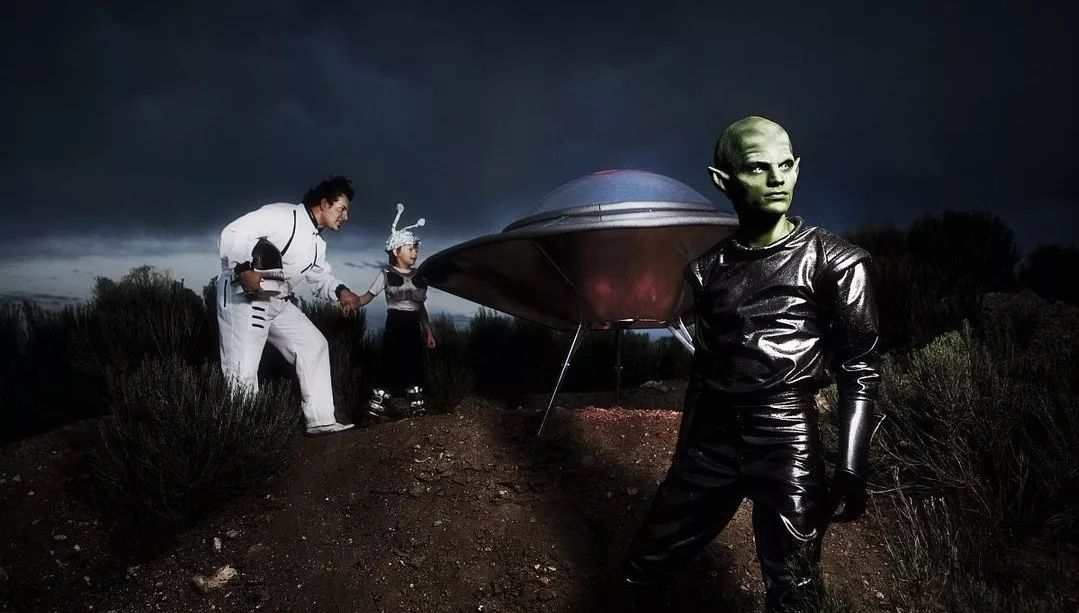 如果中国境内跑出一群外星人会怎样?