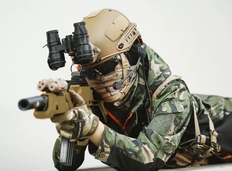 现代化战术装备配大五叶迷彩超级炫酷 (小编本人cos)