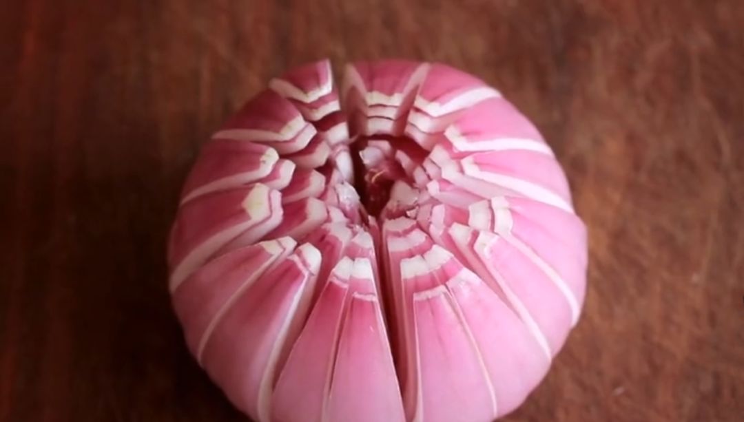 洋葱的创意新做法,造型别致,做法简单,连大厨都夸赞!