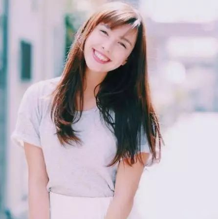 短发的她可爱灵动,元气满满长发的她浑身都透着澄澈和天真和霓虹女生