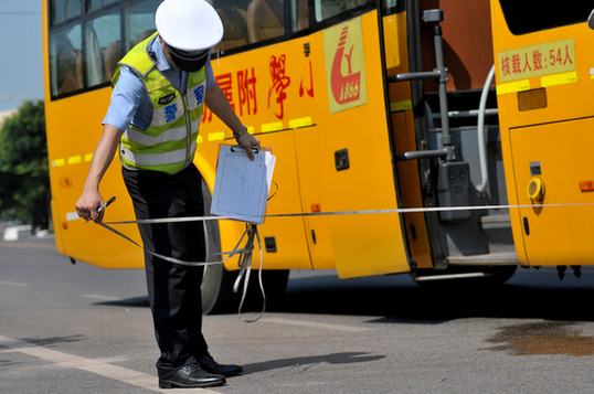 北碚区交巡警支队指挥中心接到一起群众报警称,文林路朝阳小学附近