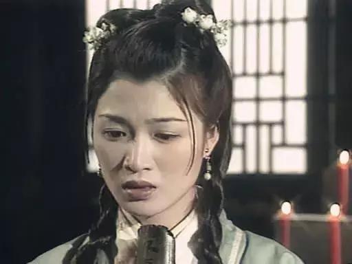 有网友晒出在海口偶遇吴宣仪,祖籍是海南的明