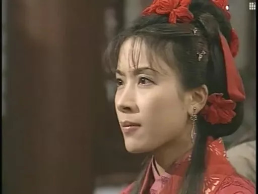 在23岁《再生缘》饰演的苏映雪一角,不仅让杨怡进入大众视线,同时也被