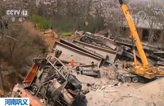 中铝物流一货运火车冲入避难线脱轨 6人失联一