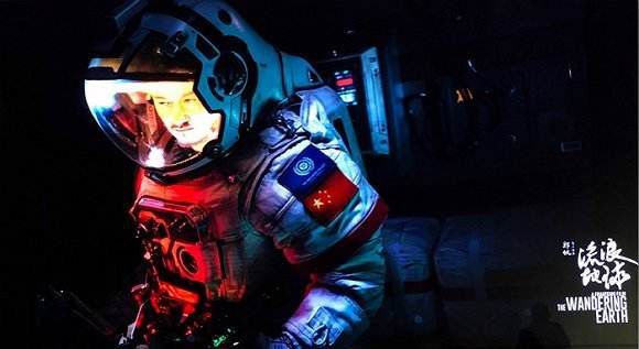 宋歌有着光鲜的履历,从清华大学毕业后,曾先后做过投资,进过企业,担任