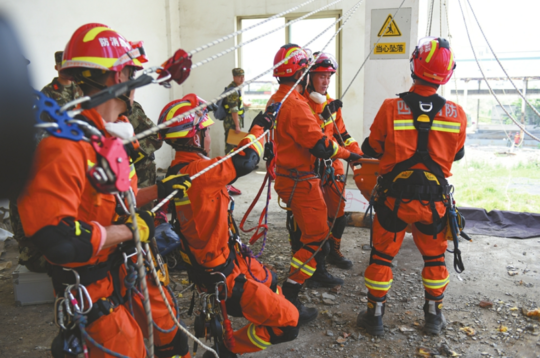 改革潮头谱新篇 赴汤蹈火为人民 成都消防应急