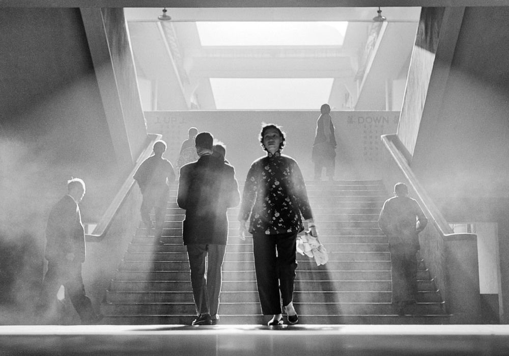 中国摄影大师何藩的摄影作品有着"东方布列松"美誉的今天我们就来欣赏