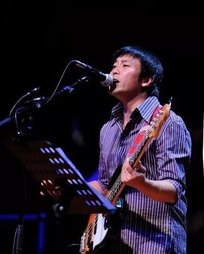 我很庆幸能陪他们走过那段光辉岁月|艾敬|刘卓辉|光辉岁月_新浪新闻