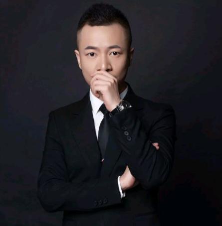 陌陌何文杰年度宣传片古装造型惹关注