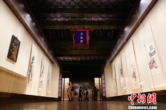 "故宫博物院藏吴昌硕书画篆刻特展"文华殿内景 杜洋 摄