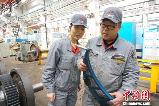 [转载]【原创】诗人青山隐士《古风诗：铁匠》题照