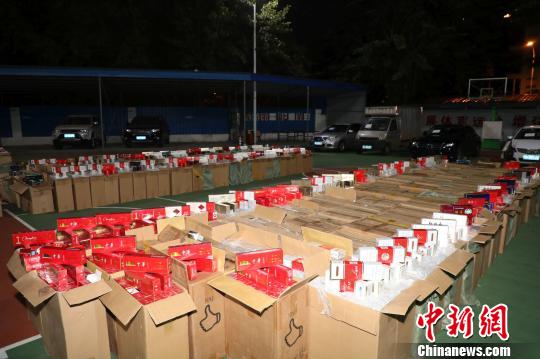 偽劣卷煙15602條。 三亞警方供圖