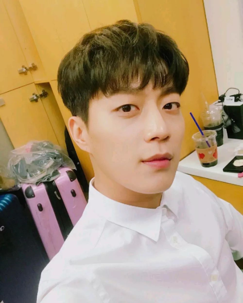 一则分享 | 让人陷入爱情的"初恋相"男爱豆!