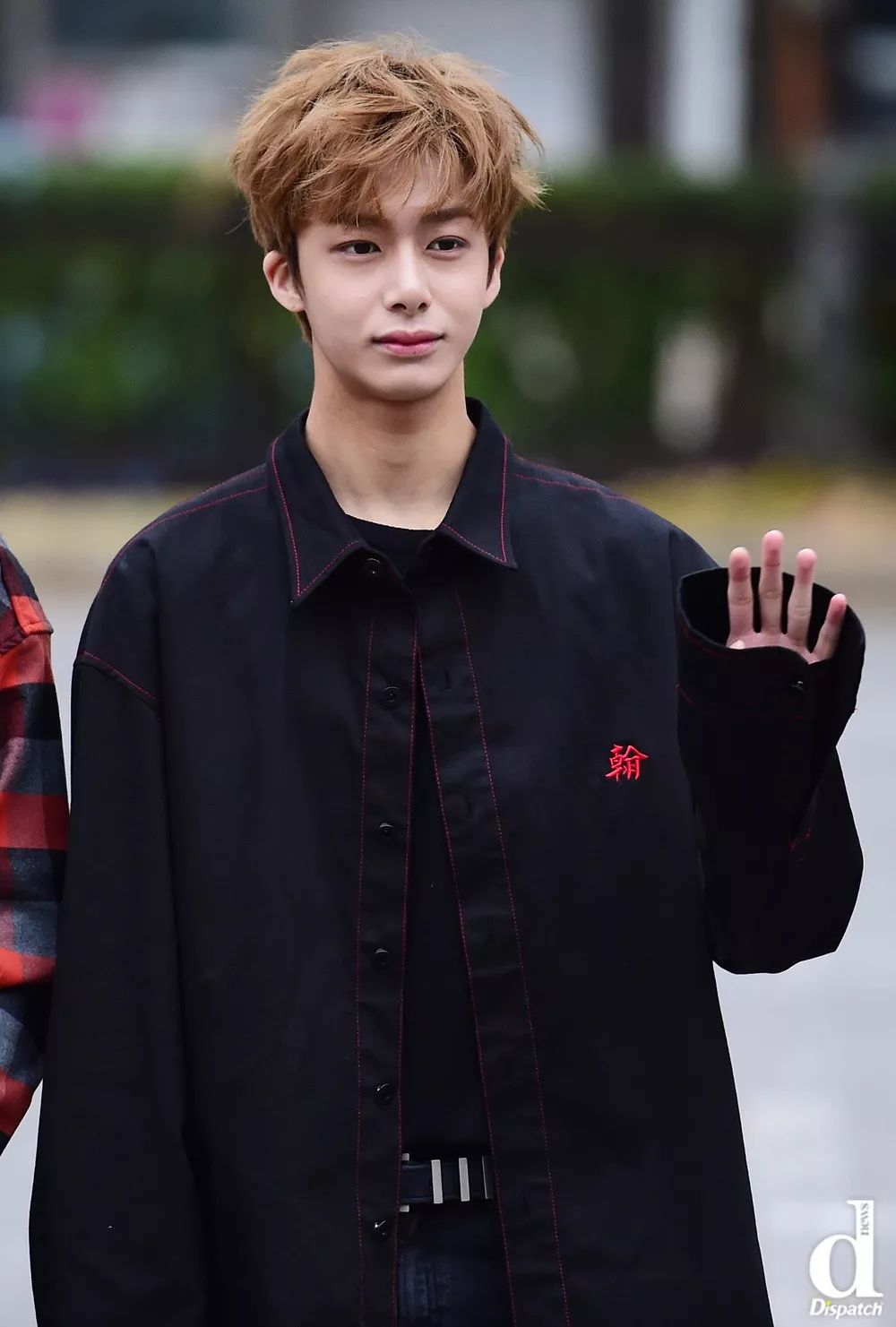 d 韩娱|"混血儿?是韩国人啊!".男爱豆的异国风情视觉