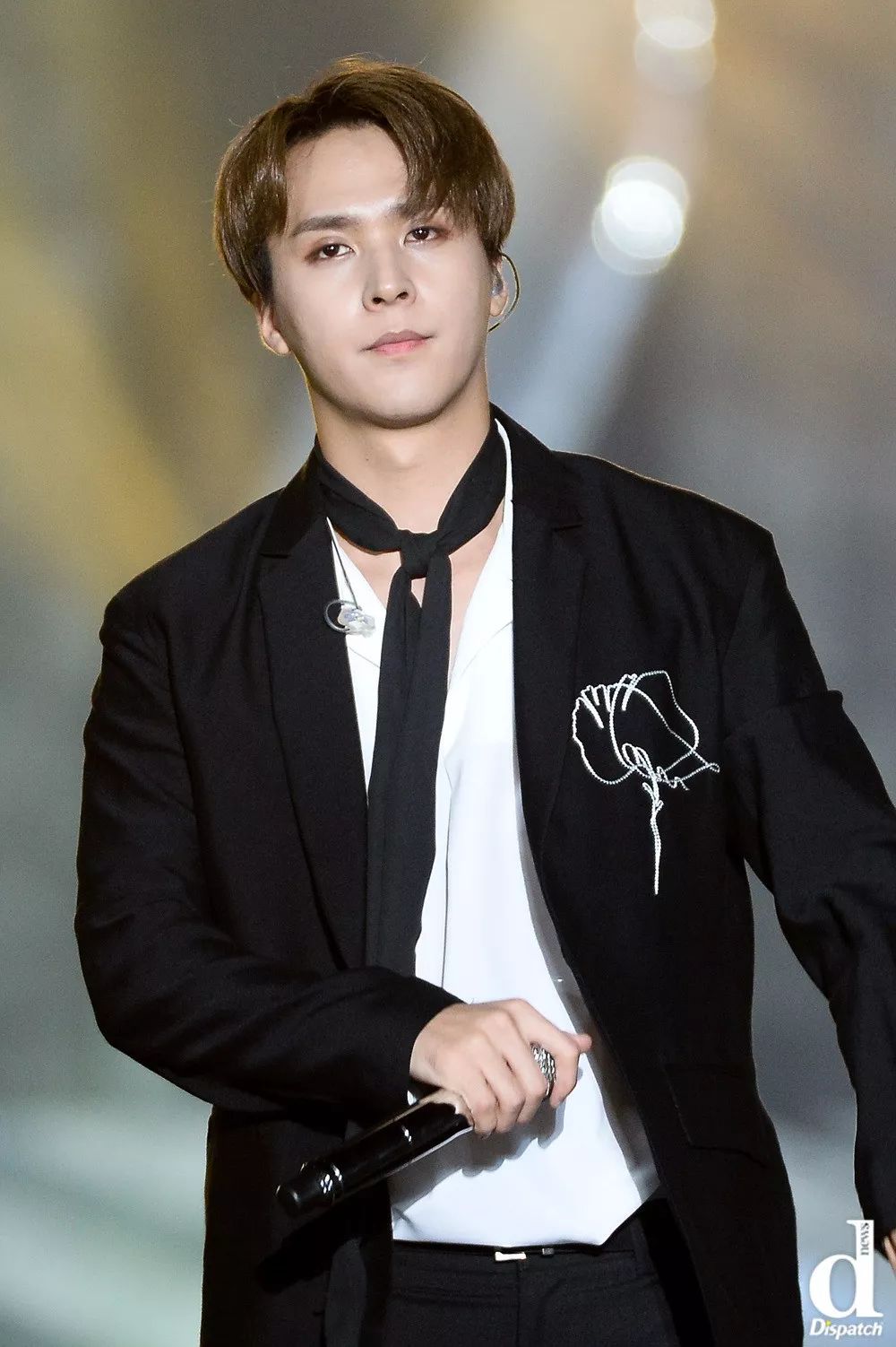 d 韩娱|"混血儿?是韩国人啊!".男爱豆的异国风情视觉