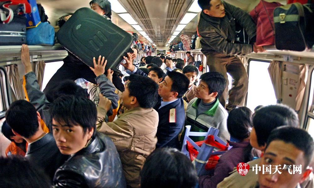 (图片来源:视觉中国 版权所有 请勿转载) 2008年1月23日,全国春运正式